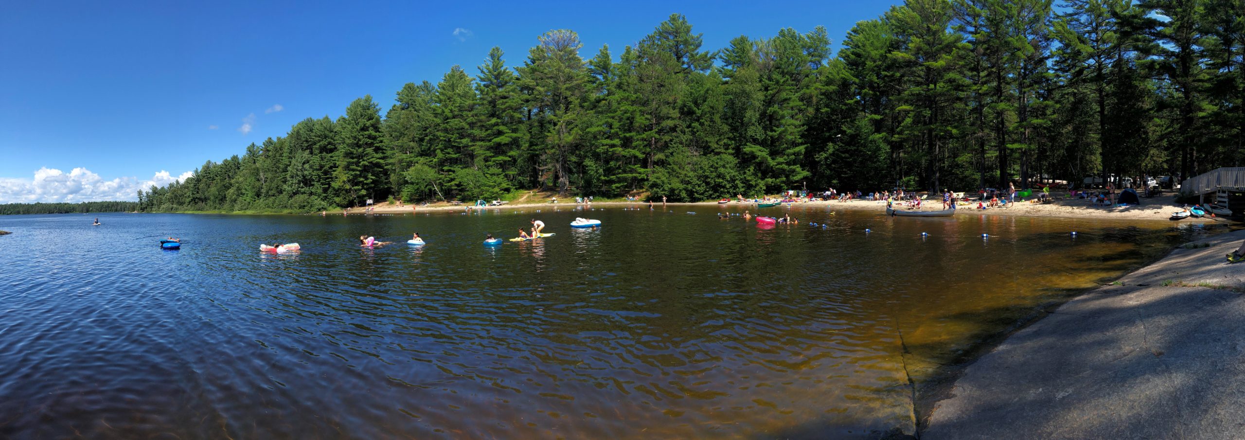 Panorma photo of the main beach at Grundy Lake Provincial Park