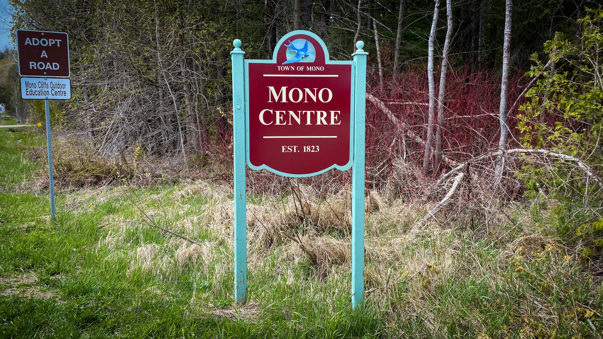 A Picture of Mono Centre Town Sign