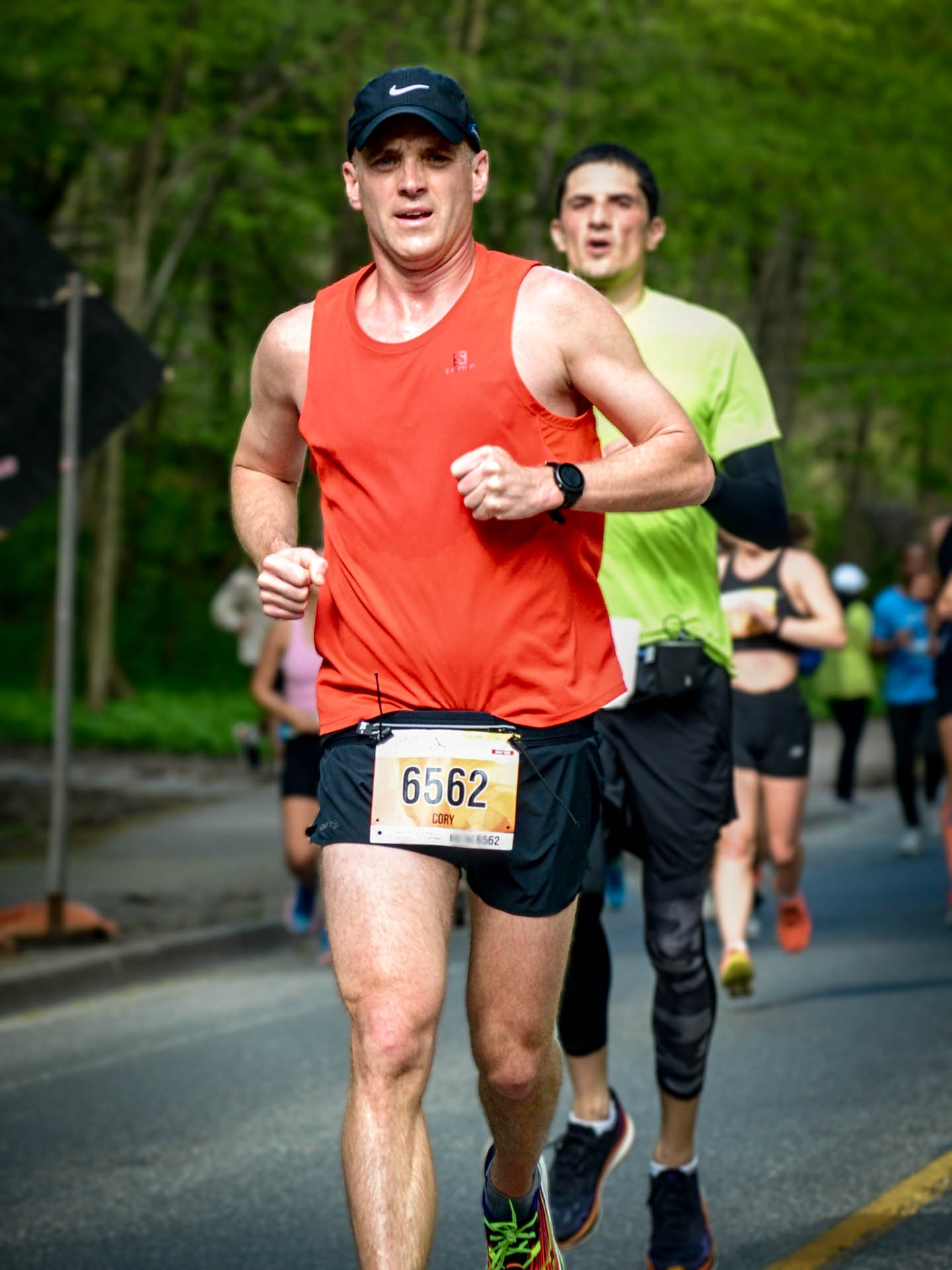 Running down Rosedale Valley during the 2023 Toronto Marathon