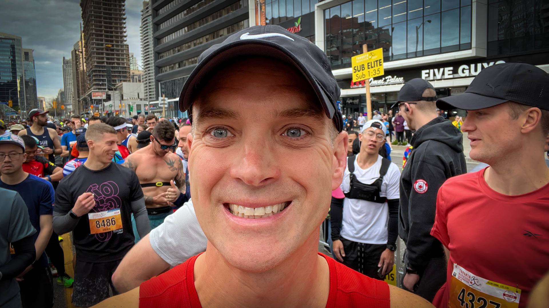 Selfie of me at the start line with the sub-elite sign in the background